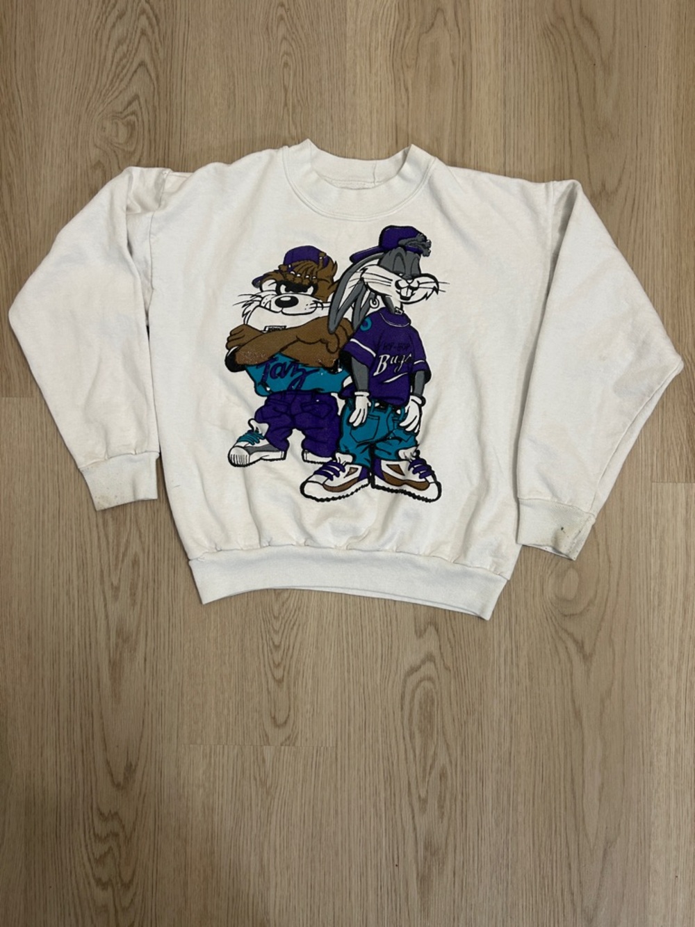 VTG Kids White Graphic Looney Tunes Crewneck Sweatshirt w/ Bugs & Taz characters